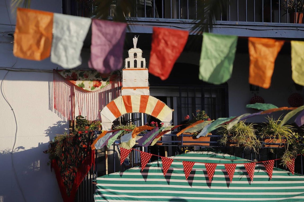 En imágenes, la Feria de Córdoba se vive en los balcones