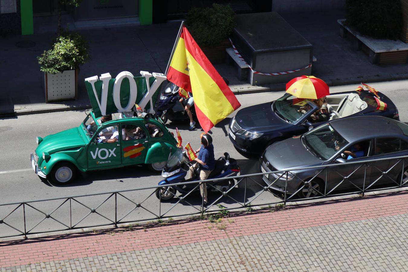En imágenes: la caravana de Vox colapsa Toledo