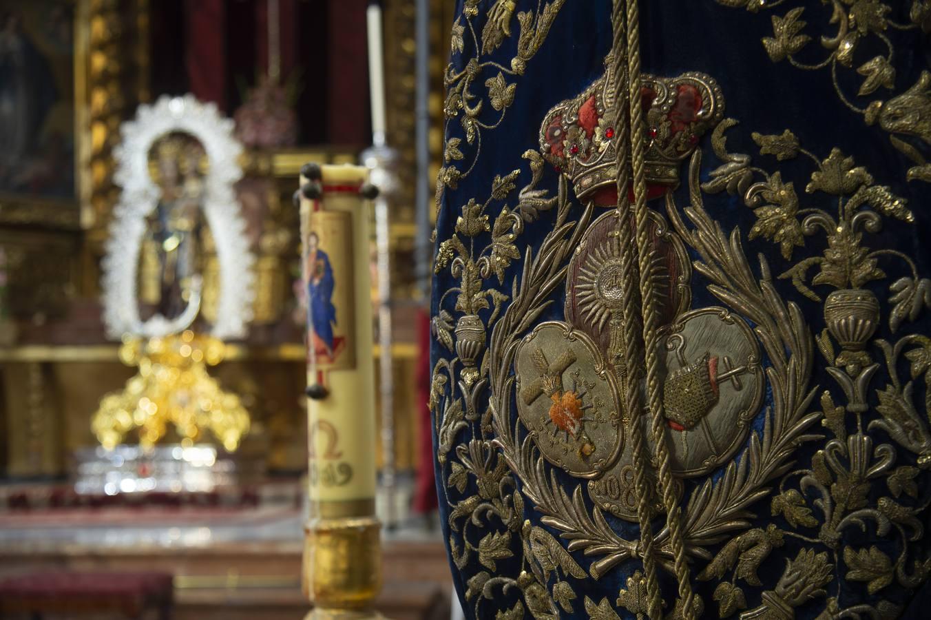 Altar del aniversario de la coronación de la Virgen de la Hiniesta