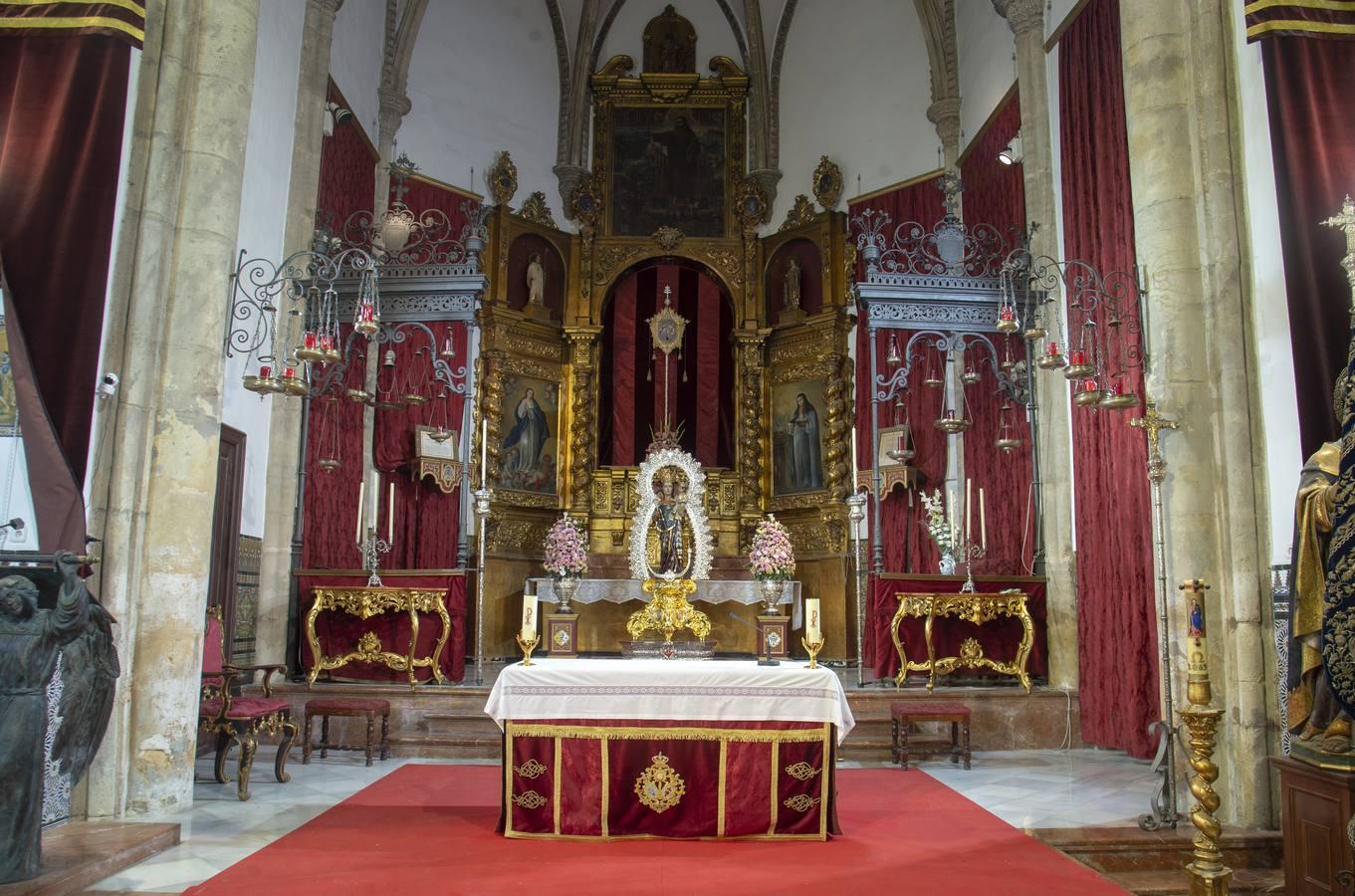 Altar del aniversario de la coronación de la Virgen de la Hiniesta