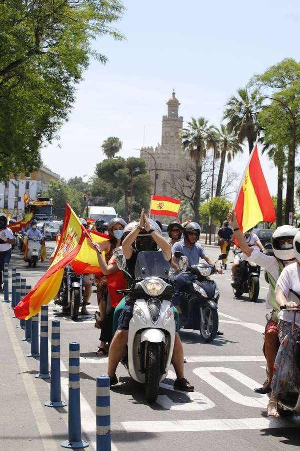 Éxito de la caravana de protesta convocada por Vox en Sevilla