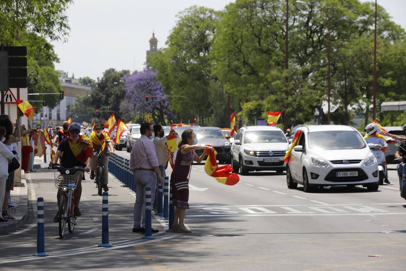 Éxito de la caravana de protesta convocada por Vox en Sevilla