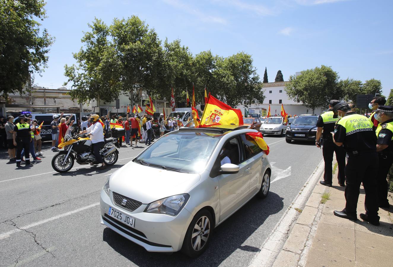 Éxito de la caravana de protesta convocada por Vox en Sevilla