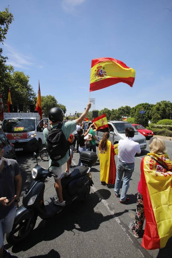 Éxito de la caravana de protesta convocada por Vox en Sevilla