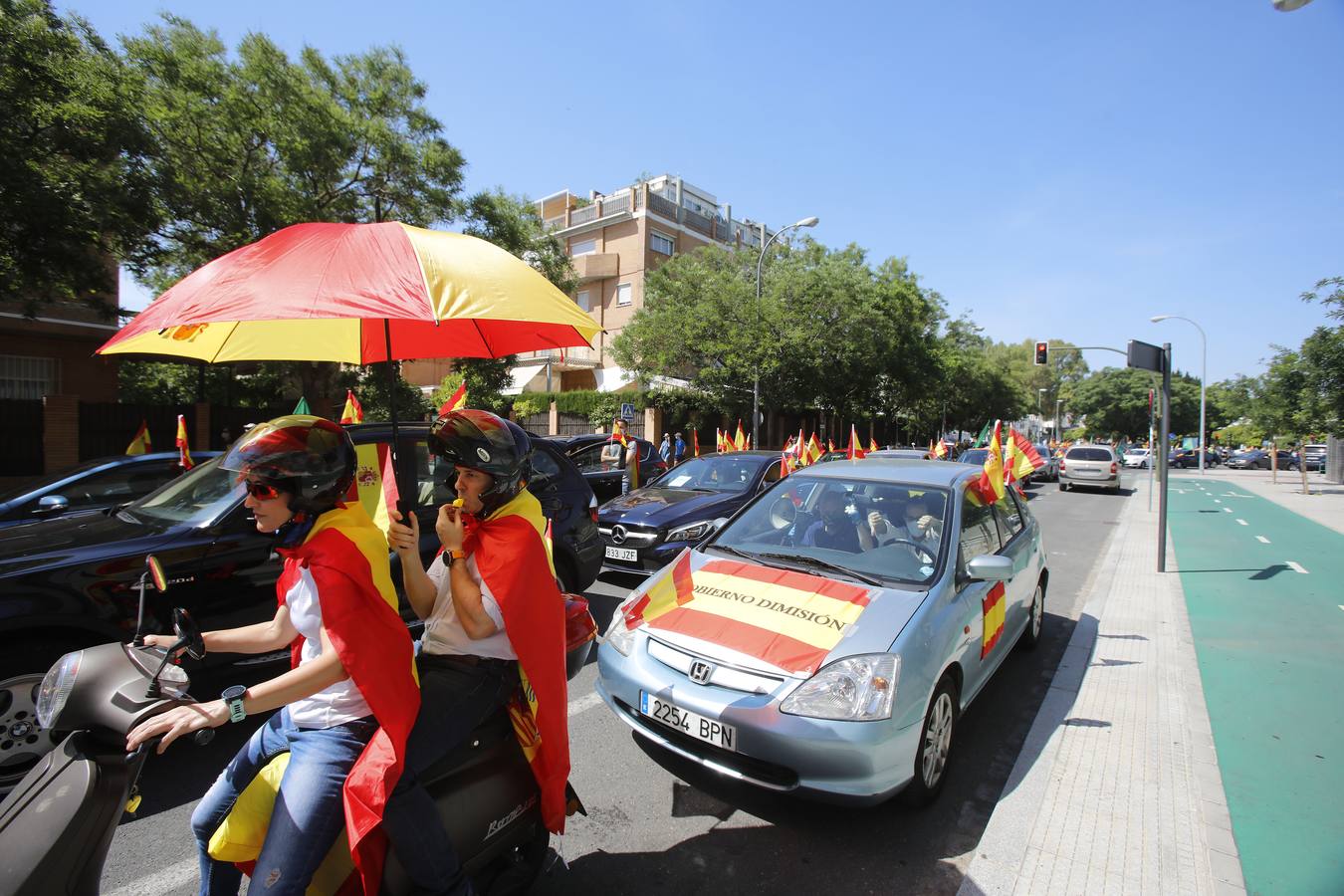 Éxito de la caravana de protesta convocada por Vox en Sevilla