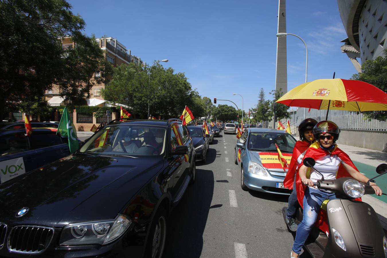 Éxito de la caravana de protesta convocada por Vox en Sevilla