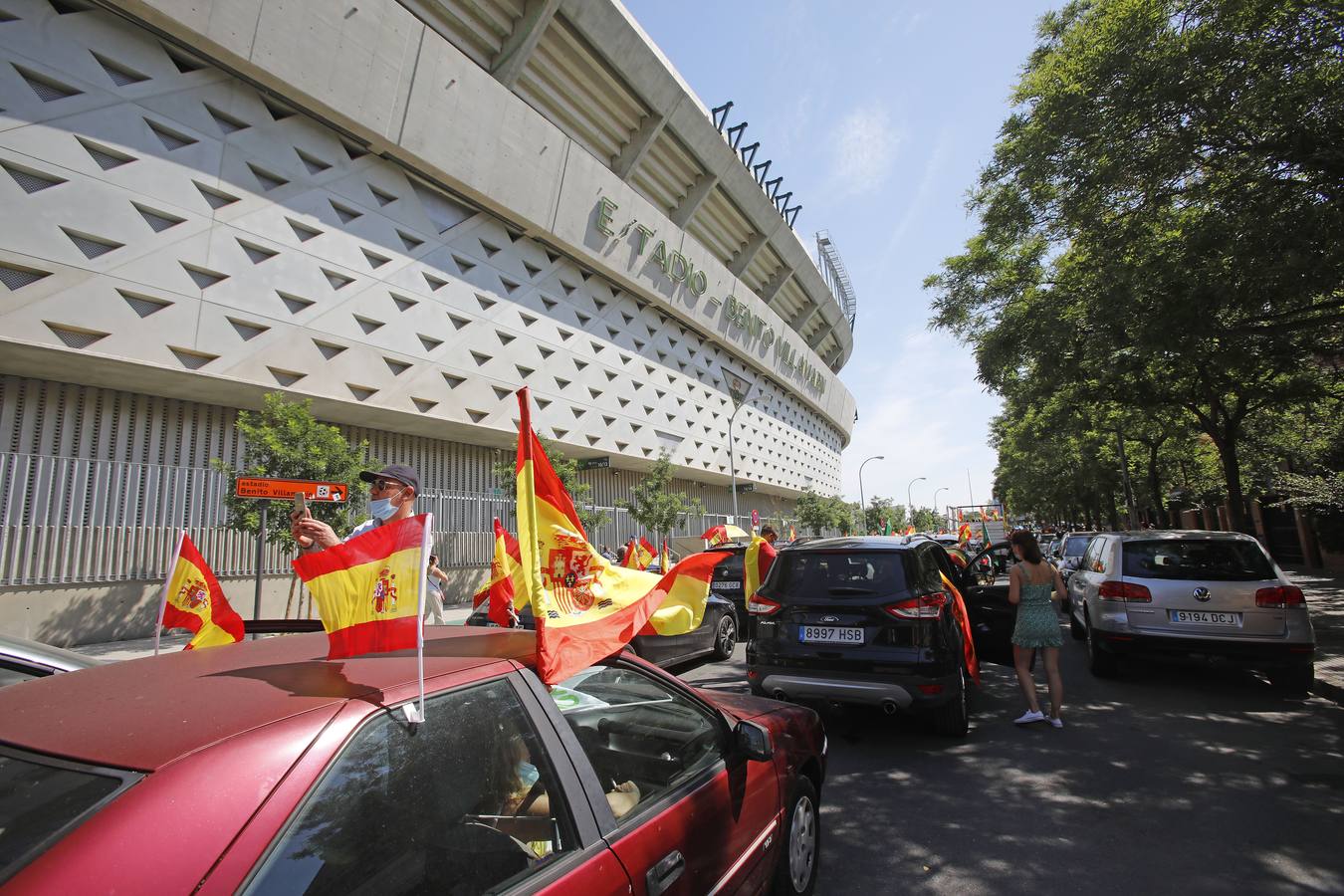 Éxito de la caravana de protesta convocada por Vox en Sevilla