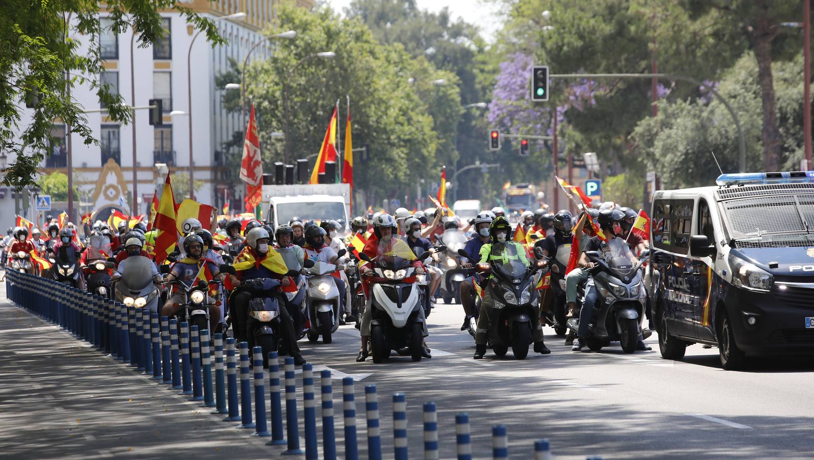 Éxito de la caravana de protesta convocada por Vox en Sevilla