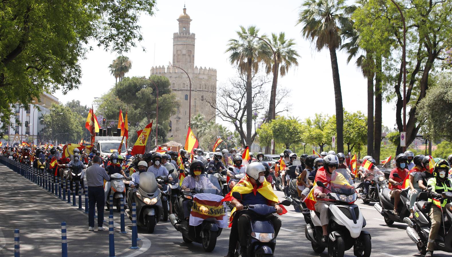 Éxito de la caravana de protesta convocada por Vox en Sevilla