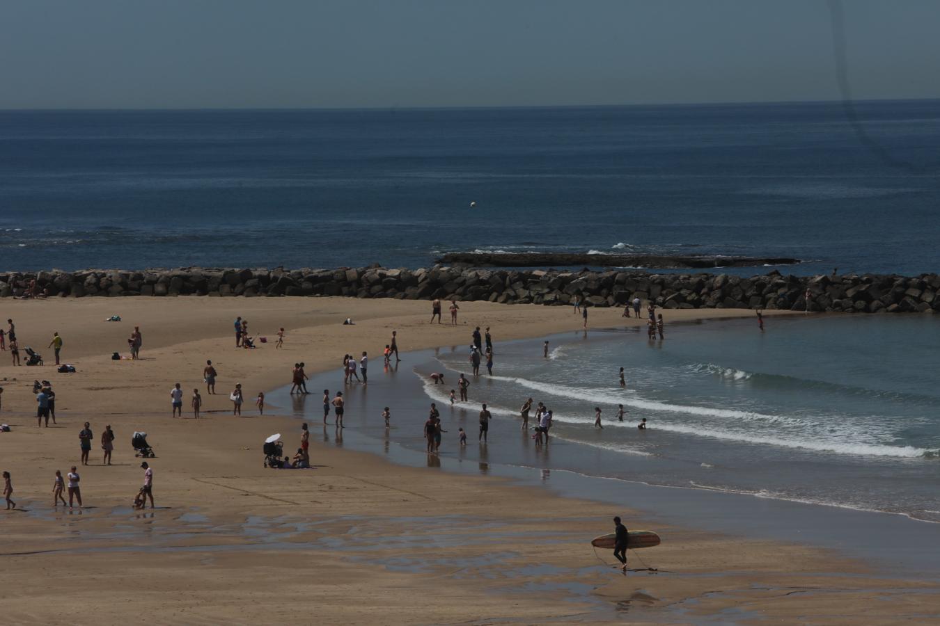 FOTOS: Cádiz tiene ganas de un chapuzón en la playa