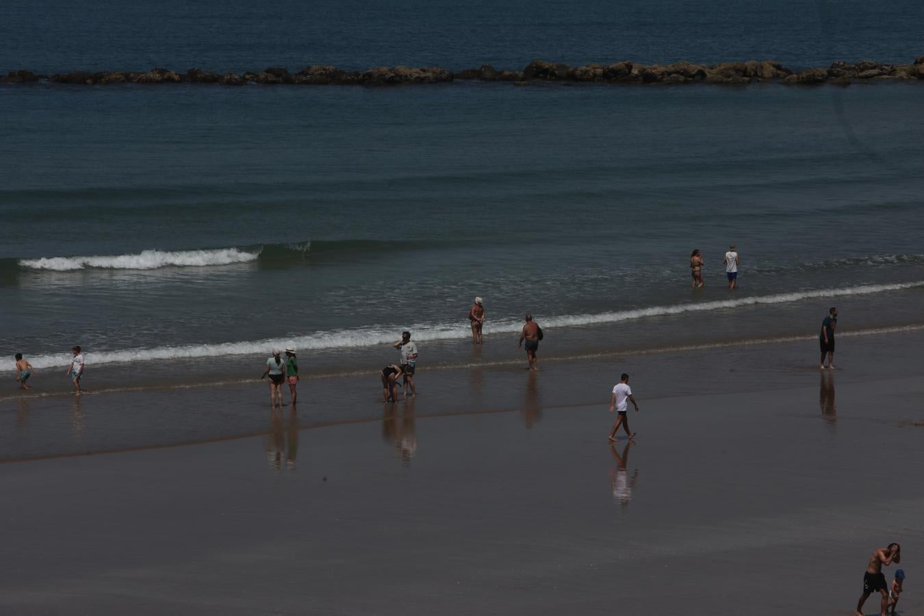 FOTOS: Cádiz tiene ganas de un chapuzón en la playa