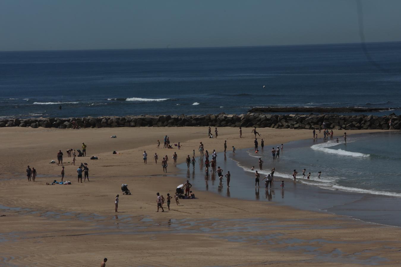 FOTOS: Cádiz tiene ganas de un chapuzón en la playa