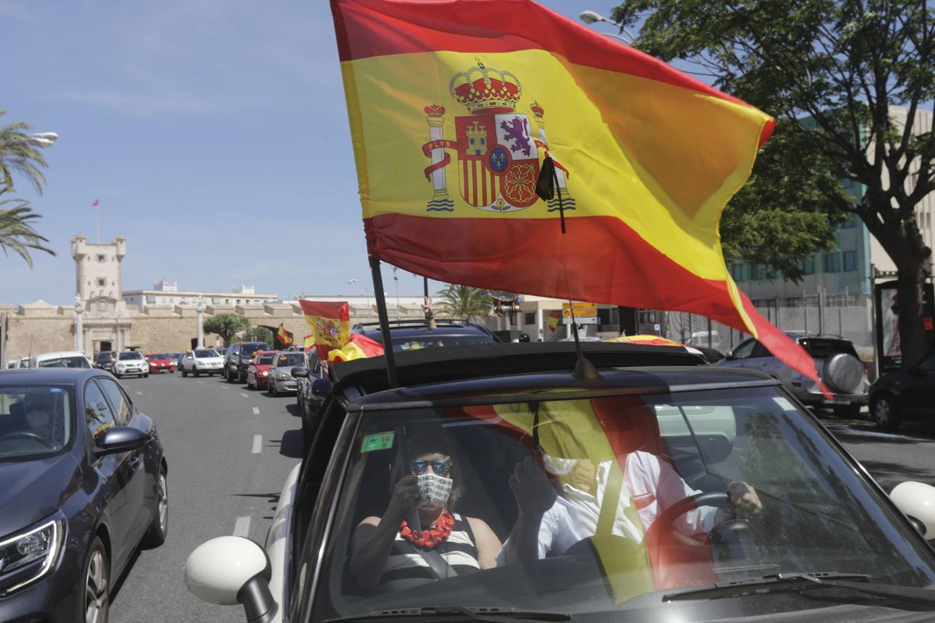 FOTOS: La caravana de Vox en Cádiz pide la dimisión de Sánchez