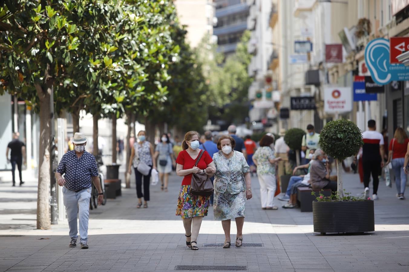 El ambiente en la calle el primer día de la fase 2 en Córdoba, en imágenes