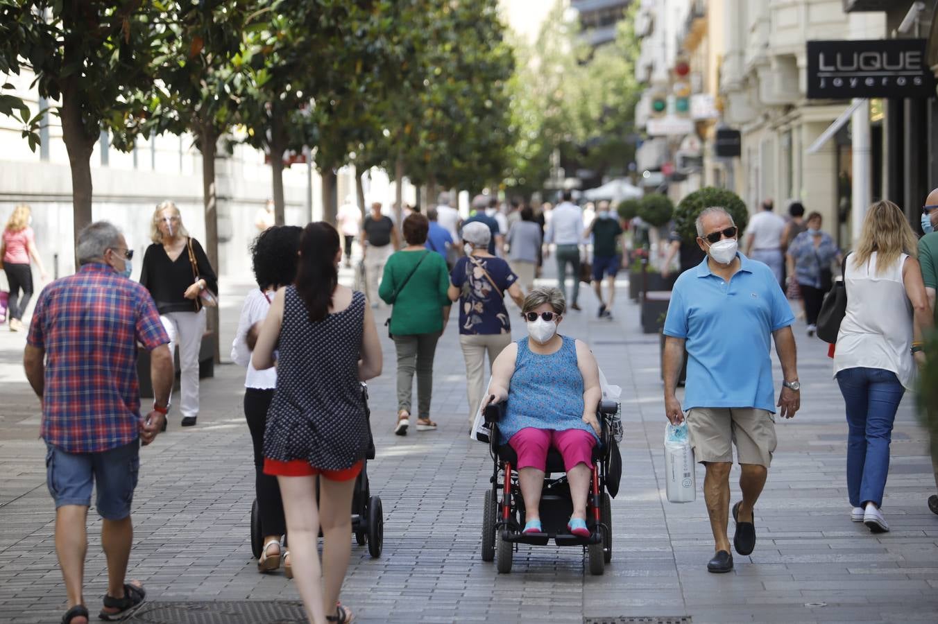 El ambiente en la calle el primer día de la fase 2 en Córdoba, en imágenes