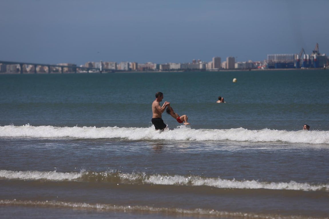 FOTOS: Así vive Cádiz el primer día en la fase 2