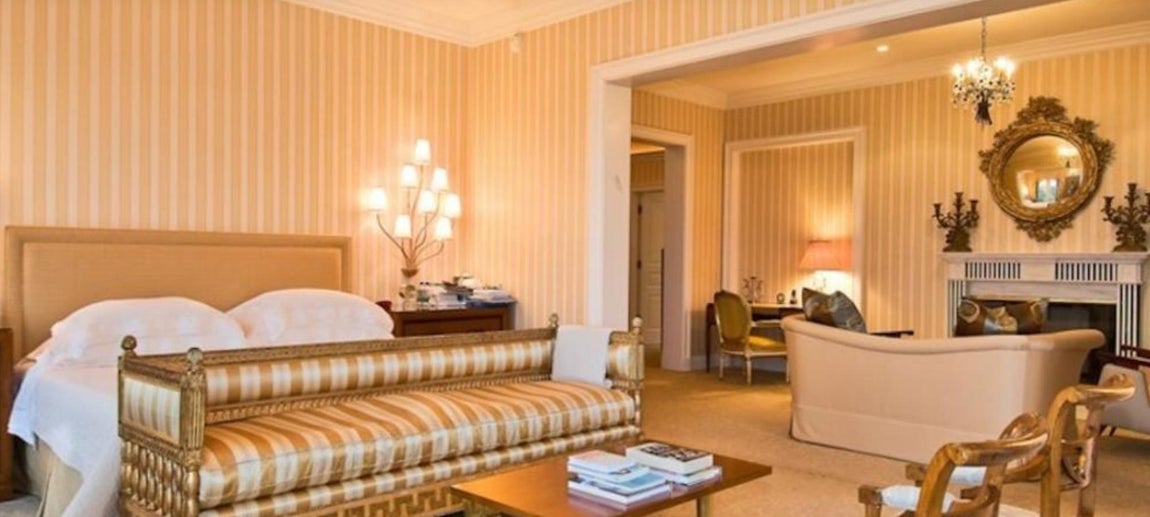 Decoraciones que van de lo clásico al minimalismo. Además dispone de siete dormitorios de tipo suite, muchos de ellos con salón, y una decoración que recuerda a la de los hoteles más clásicos.