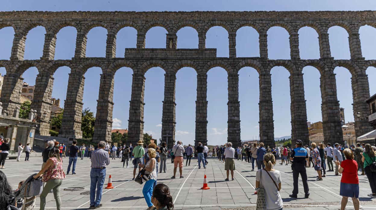 Las imágenes de los homenajes a las víctimas del Covid-19 en Castilla y León