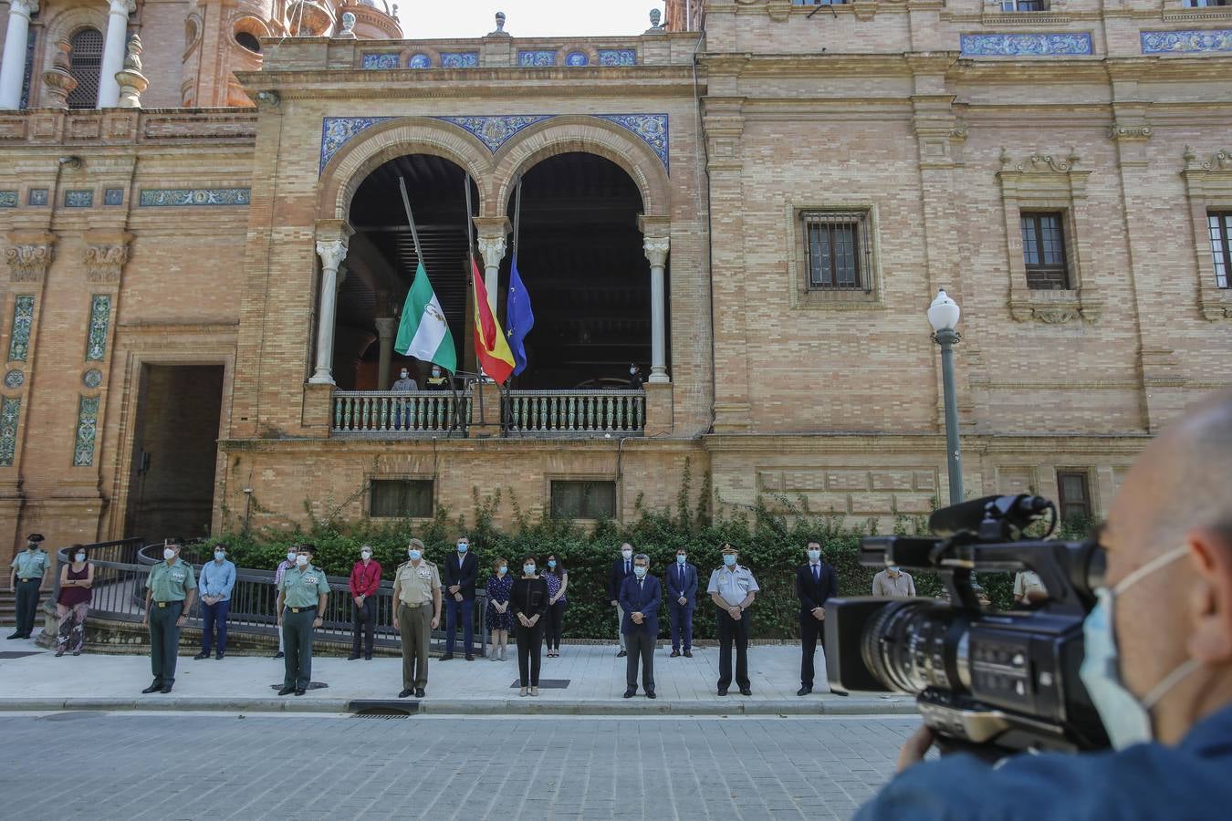 Minuto de silencio por las víctimas del Covid-19 en las instituciones andaluzas