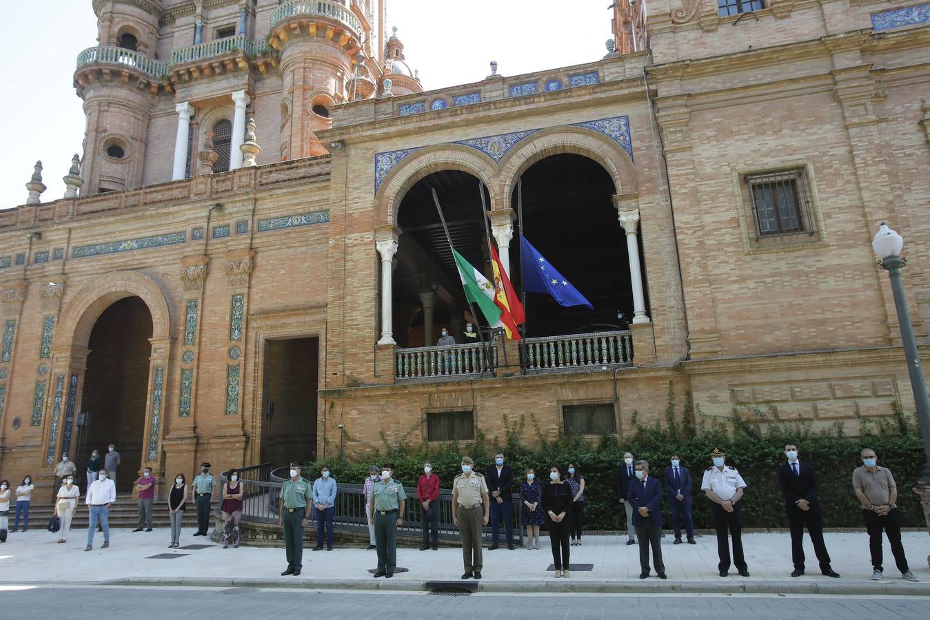 Minuto de silencio por las víctimas del Covid-19 en las instituciones andaluzas