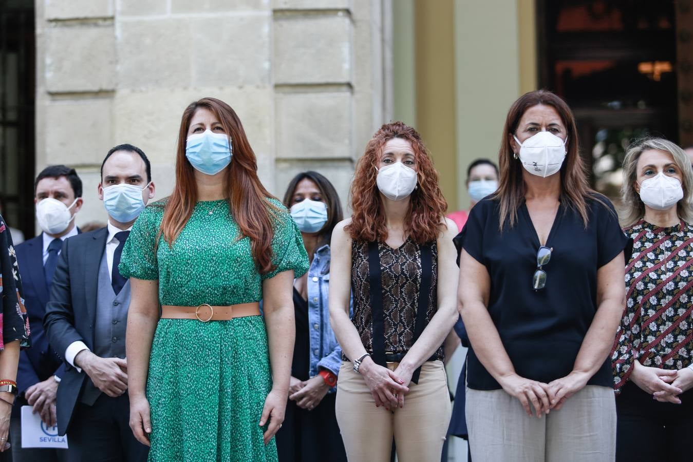 El homenaje del Ayuntamiento de Sevilla a las víctimas del coronavirus