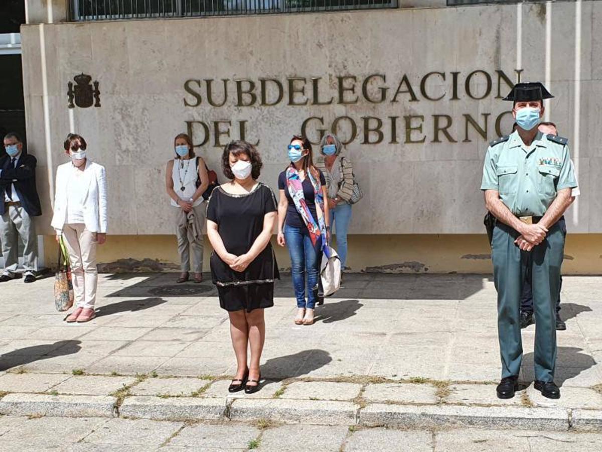 En imágenes, el minuto de silencio en varias instituciones de Córdoba por las víctimas del Covid-19