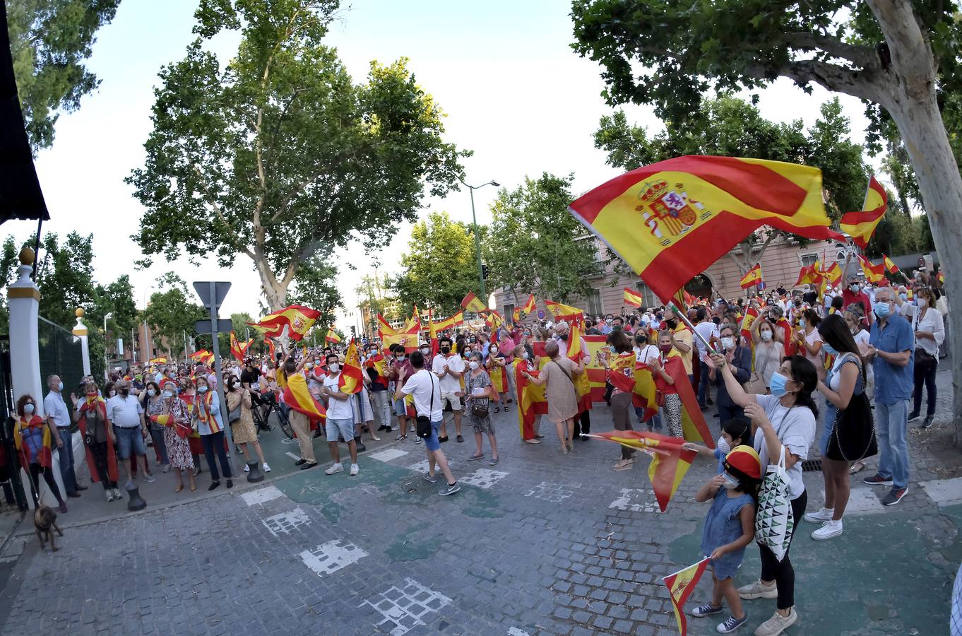 Apoyo al coronel destituido de la Guardia Civil Pérez de los Cobos