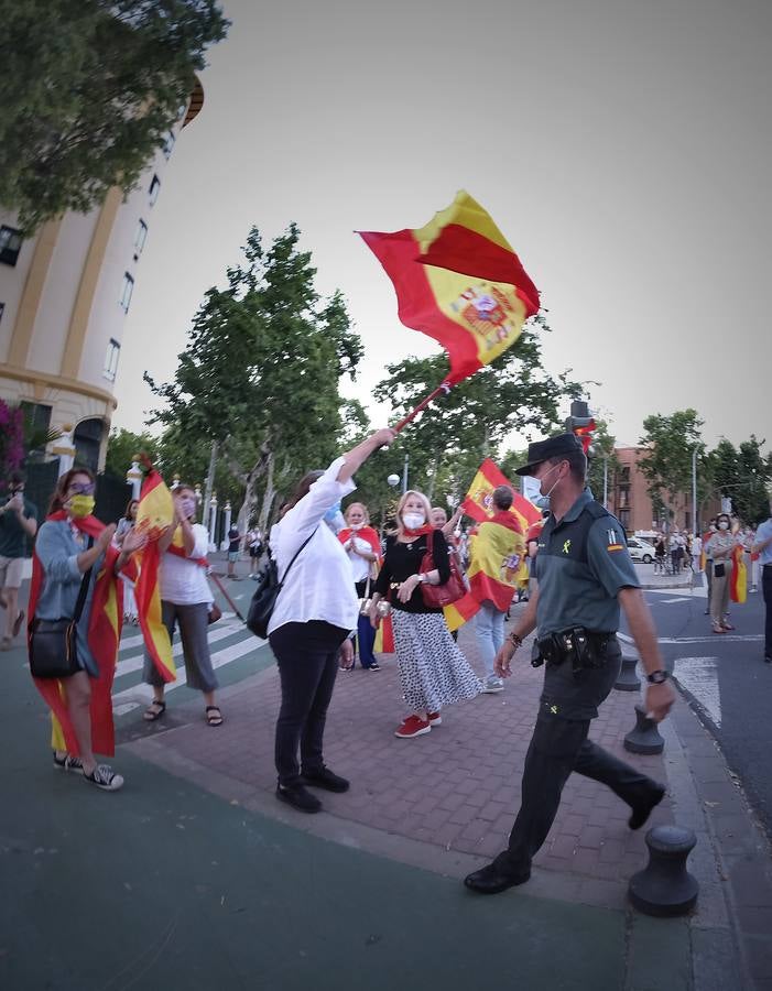 Apoyo al coronel destituido de la Guardia Civil Pérez de los Cobos