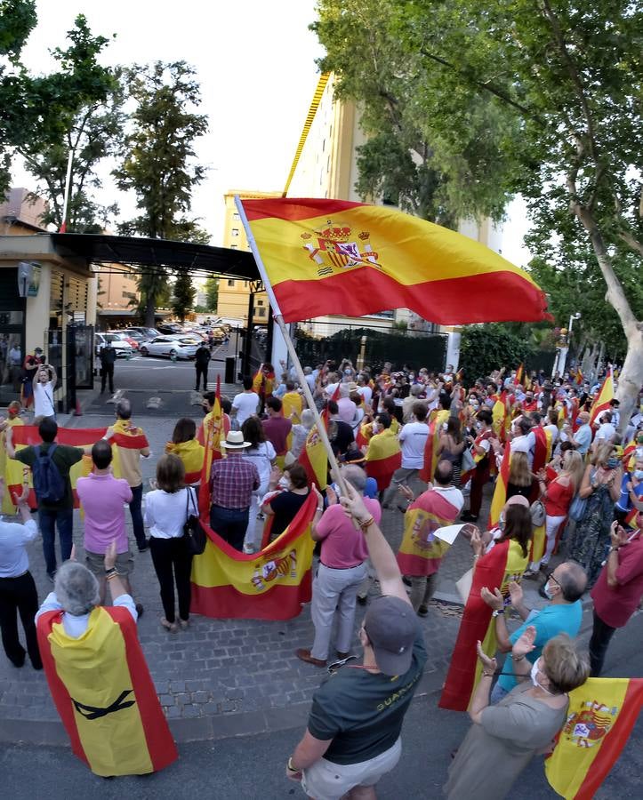 Apoyo al coronel destituido de la Guardia Civil Pérez de los Cobos