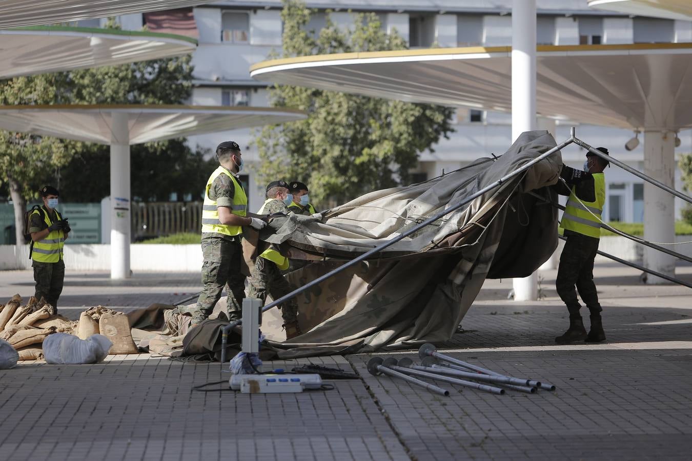 La retirada del dispositivo para los test en las Setas en Córdoba, en imágenes