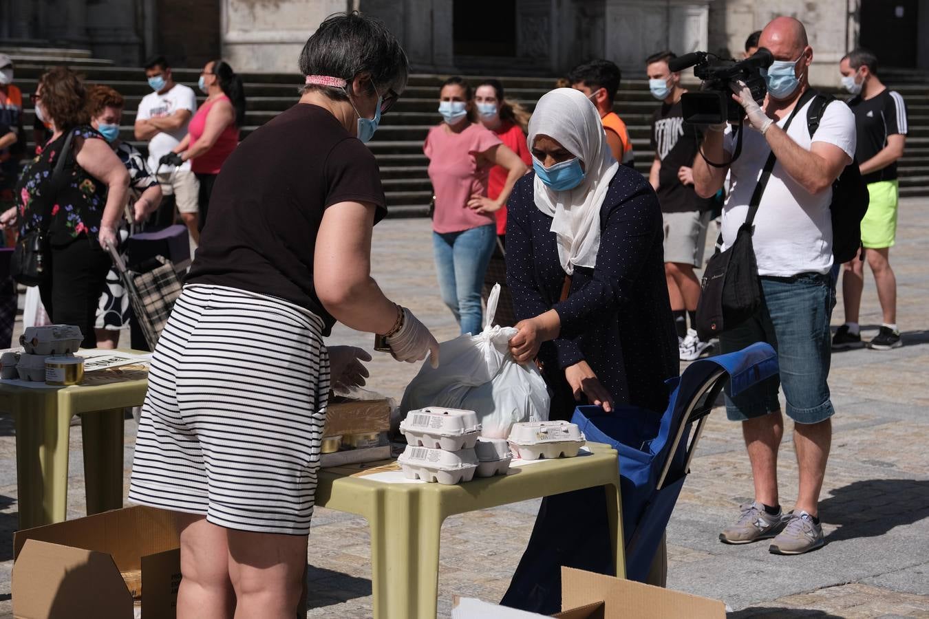 Fotos: Las llamadas colas del hambre llegan a Cádiz