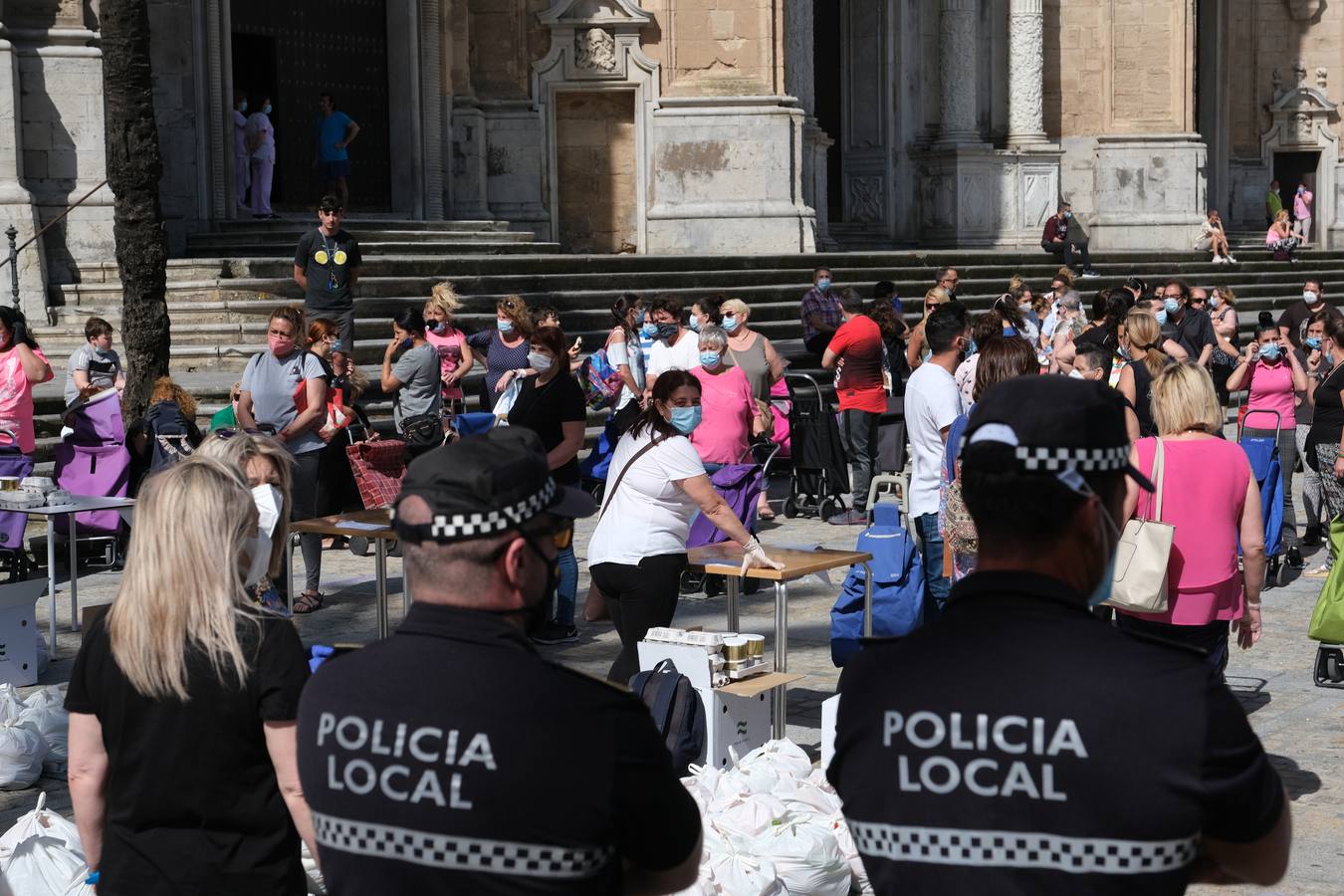 Fotos: Las llamadas colas del hambre llegan a Cádiz