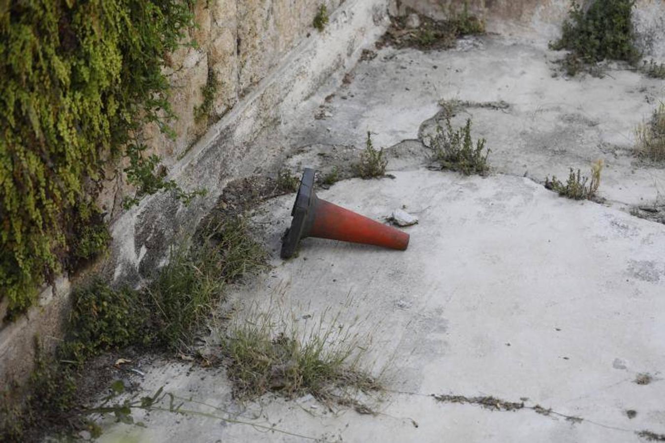 El foso y el entorno de la calle Cairuán de Córdoba, en imágenes