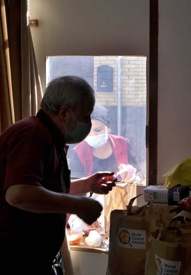 La encomiable labor del comedor social de la hermandad de Bellavista