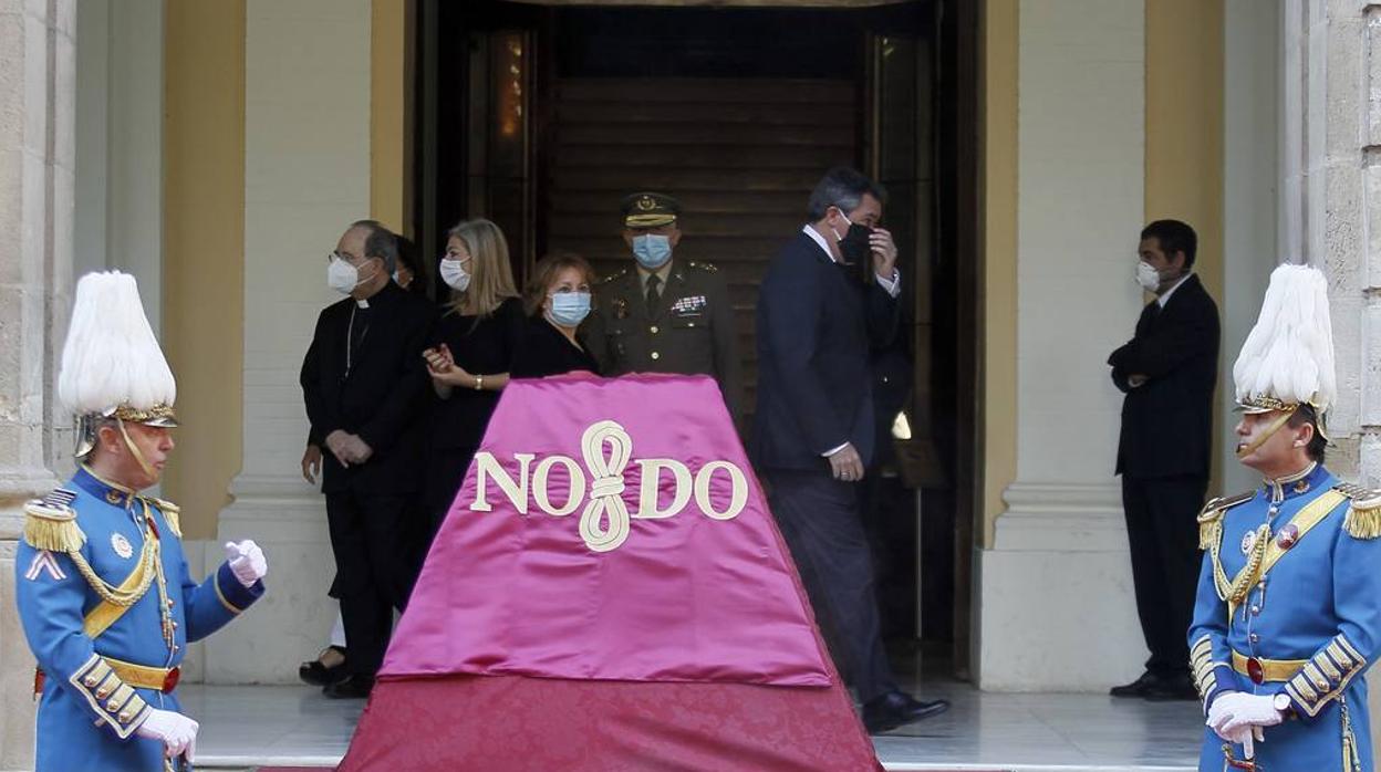 El homenaje de Sevilla a las víctimas del coronavirus en el día de San Fernando (y II)