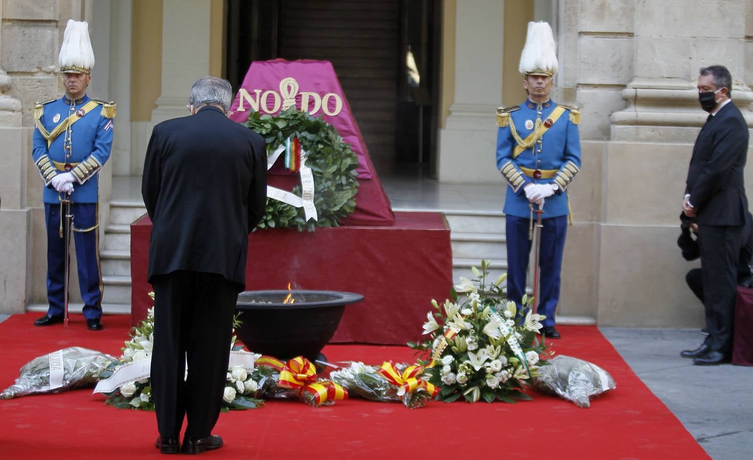 El homenaje de Sevilla a las víctimas del coronavirus en el día de San Fernando (y II)