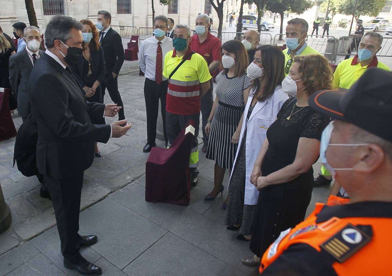 El homenaje de Sevilla a las víctimas del coronavirus en el día de San Fernando (I)