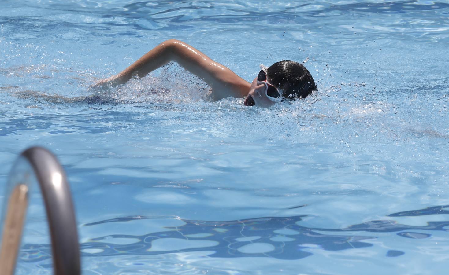 La apertura de la piscina del Aeroclub de Córdoba, en imágenes