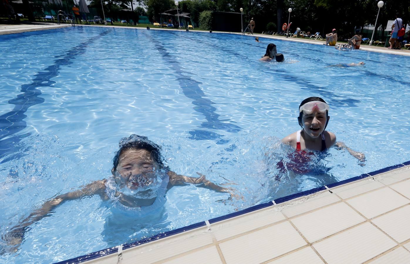 La apertura de la piscina del Aeroclub de Córdoba, en imágenes