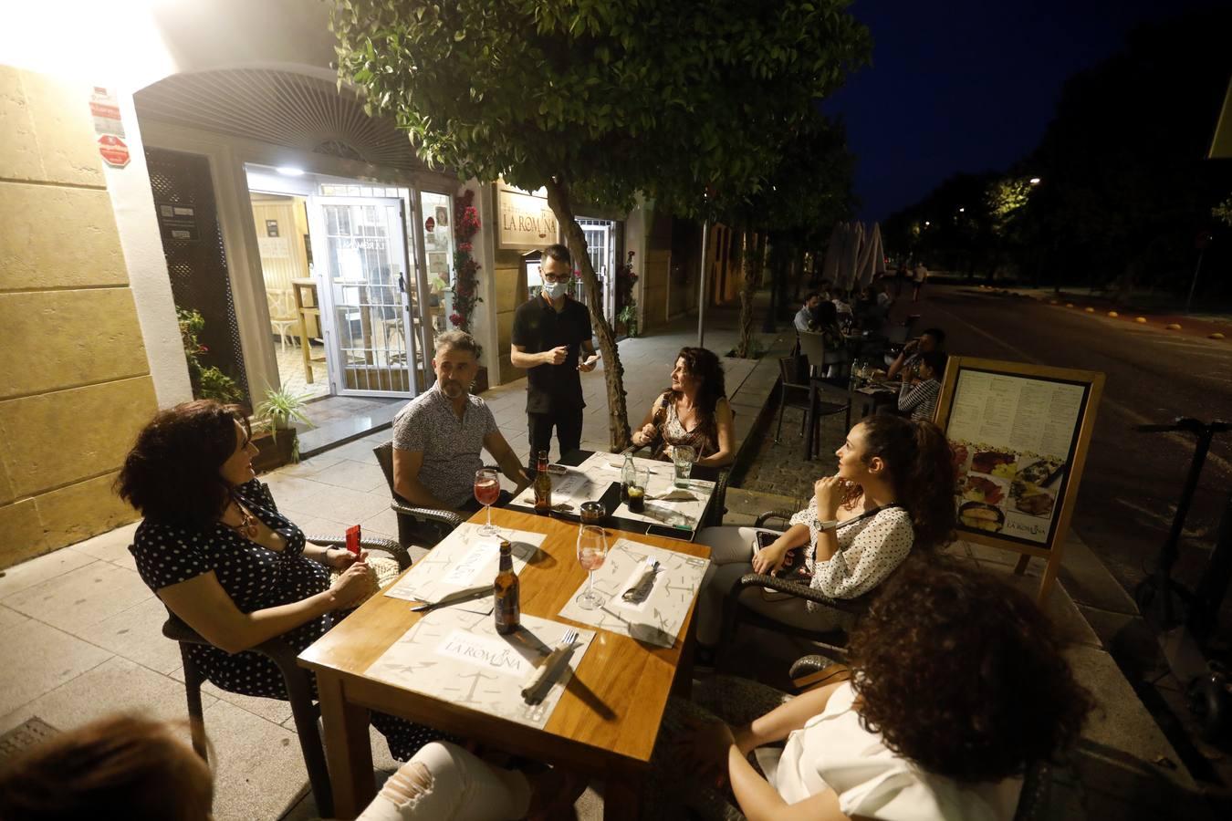 El ambiente de la desescalada en las terrazas de la Ribera de Córdoba, en imágenes