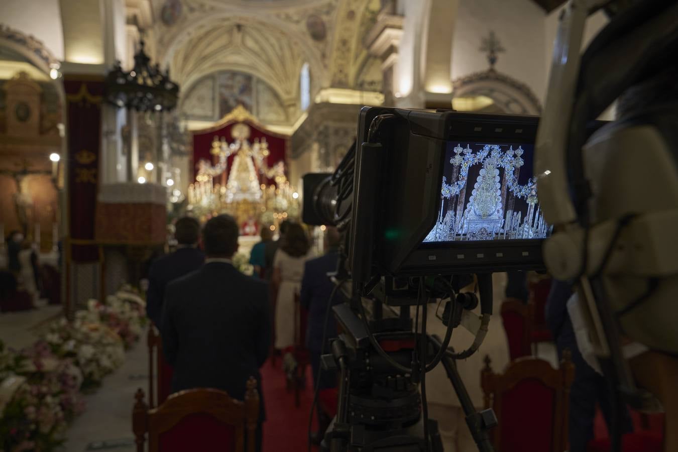 La Virgen del Rocío preside un histórico Pontifical en Almonte