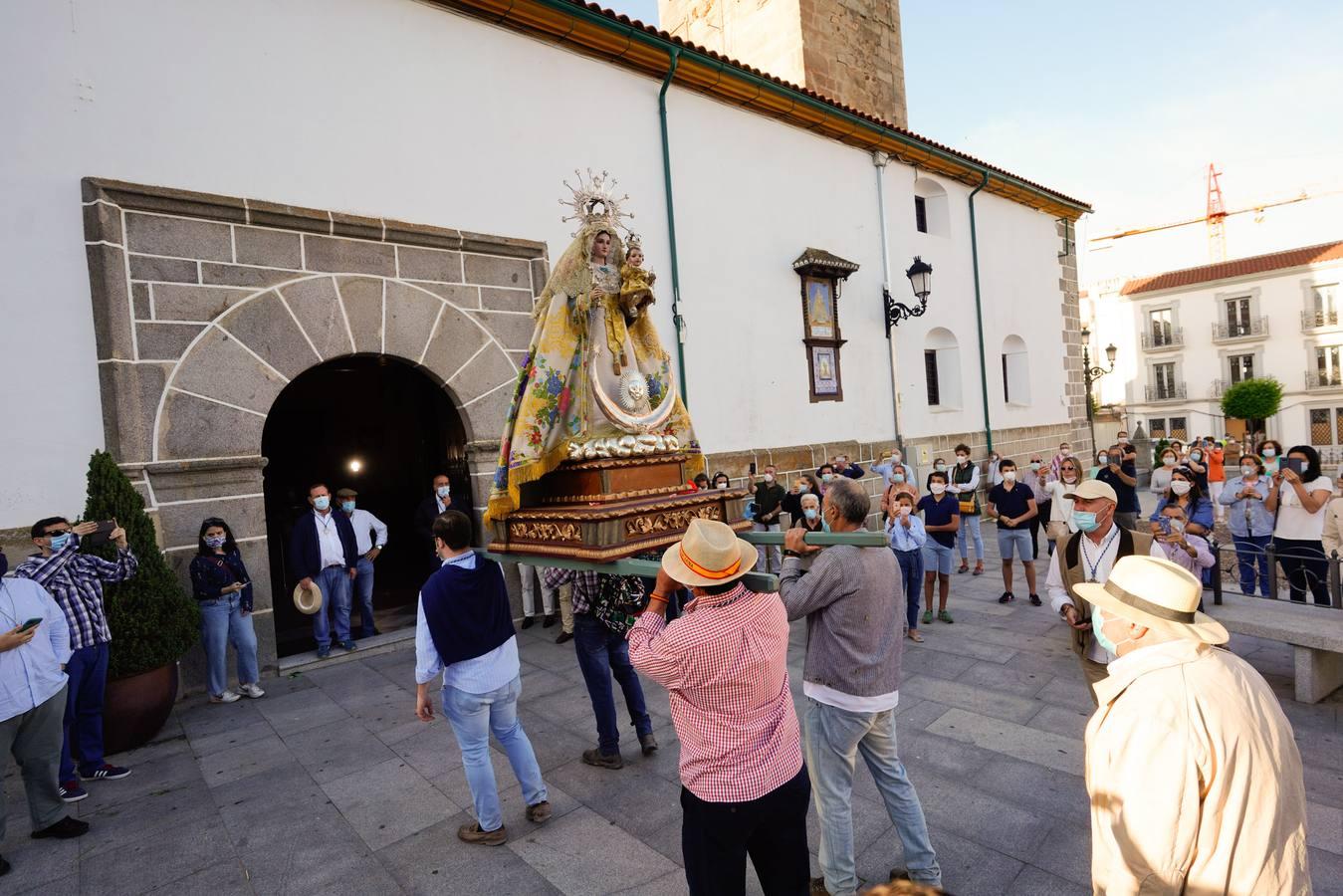 El traslado de la Virgen de Luna a Villanueva de Córdoba, en imágenes