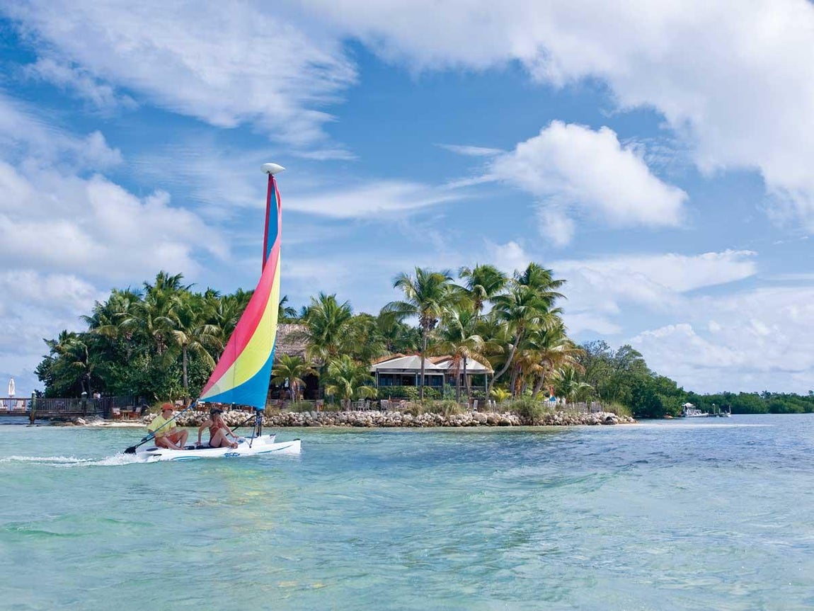 Precios que van de los 250.000 a 1,2 millones de dólares. La oferta tiene un precio de 250.000 dólares e incluye una estancia privada de 3 días en la isla. Para los que deseen una experiencia todavía más completa, se ofrece otro paquete con un precio de 1,2 millones que incluye más actividades y comodidades que el anterior.