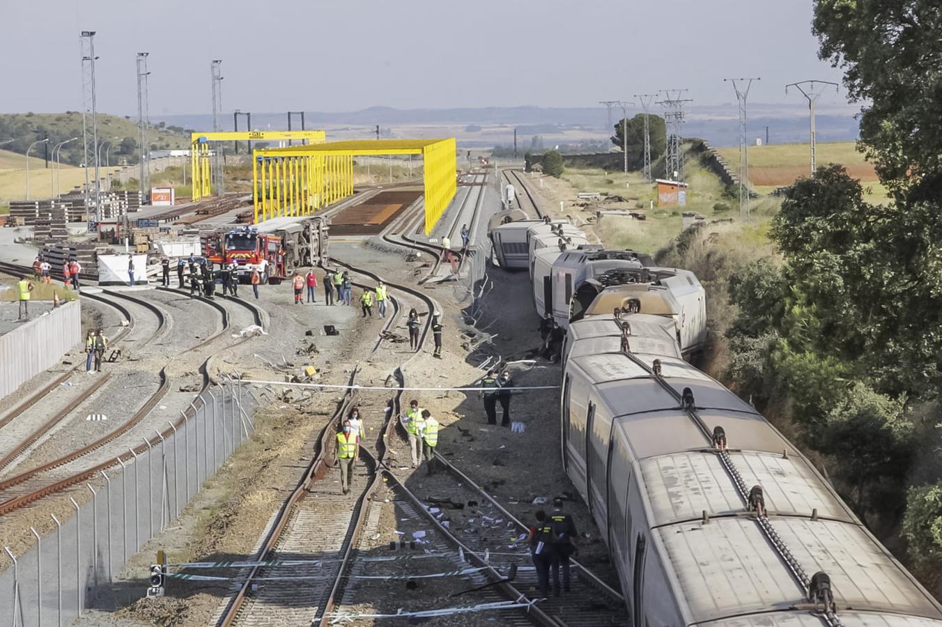 Dos fallecidos tras chocar un tren contra un vehículo que había caído a la vía en Zamora. 