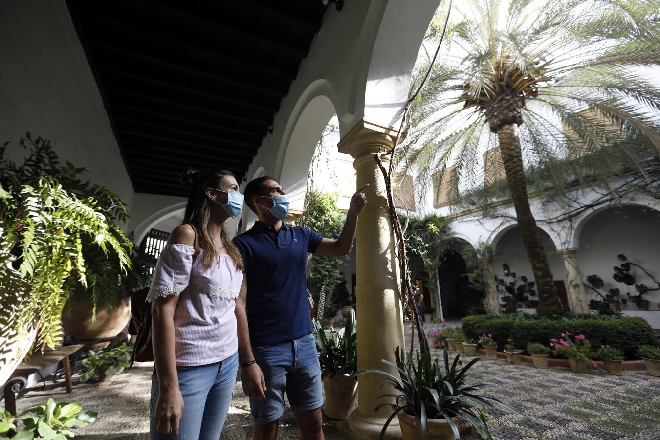 La reapertura de Viana y los Jardines del Alcázar de Córdoba, en imágenes