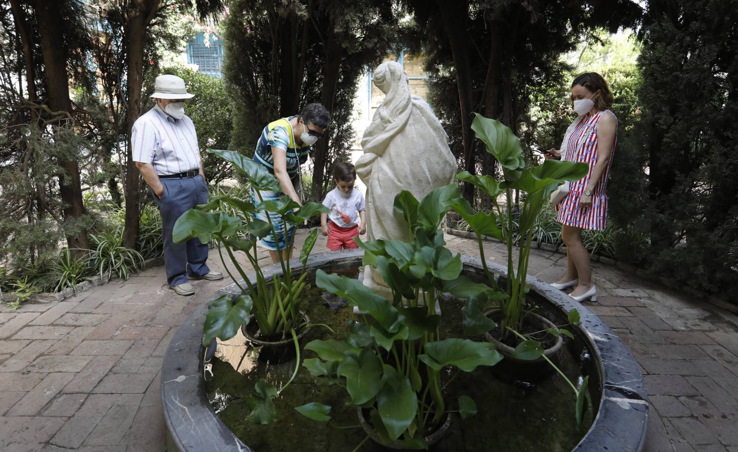 La reapertura de Viana y los Jardines del Alcázar de Córdoba, en imágenes