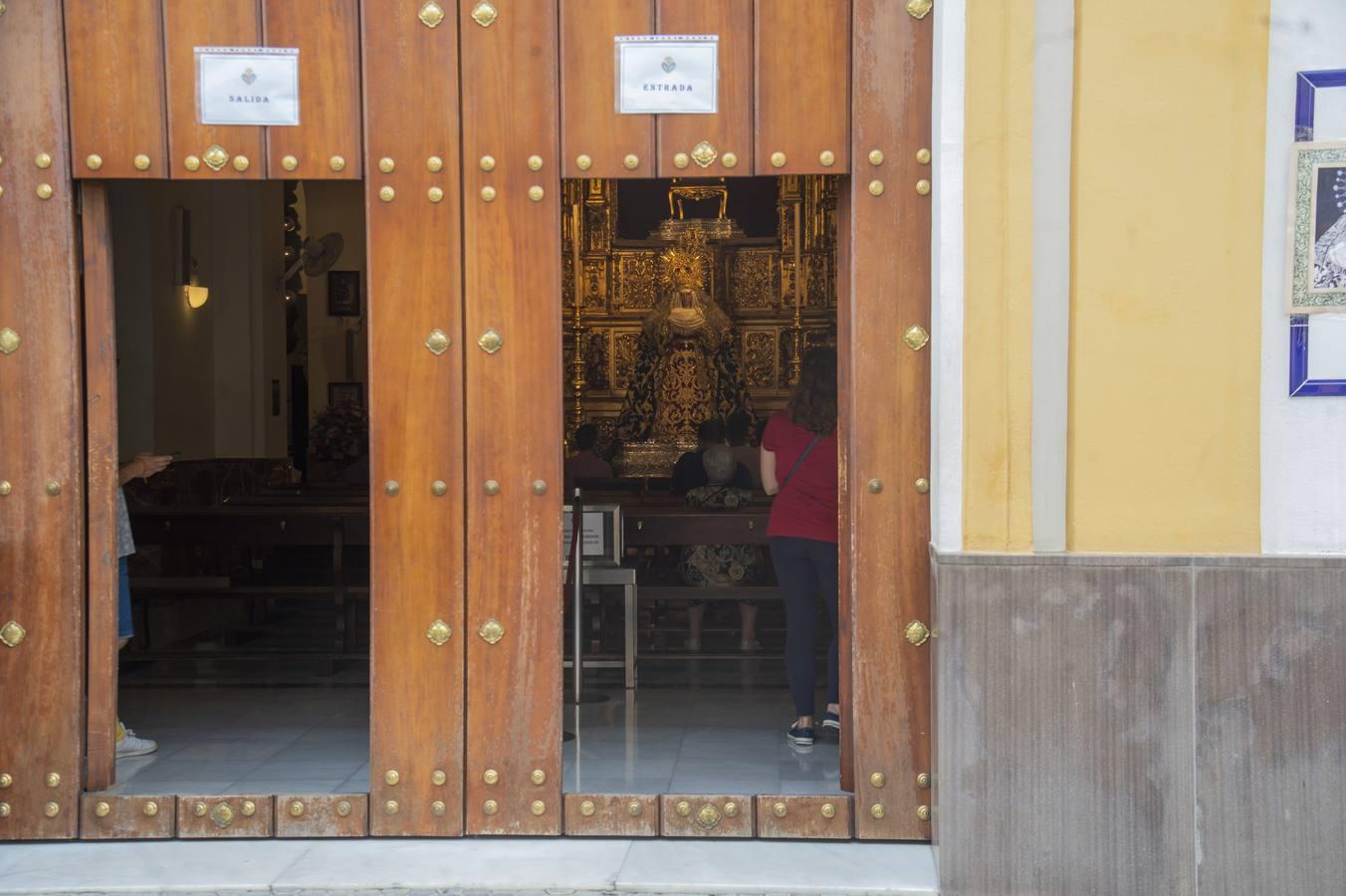 La Esperanza de Triana, en el día del aniversario de su coronación