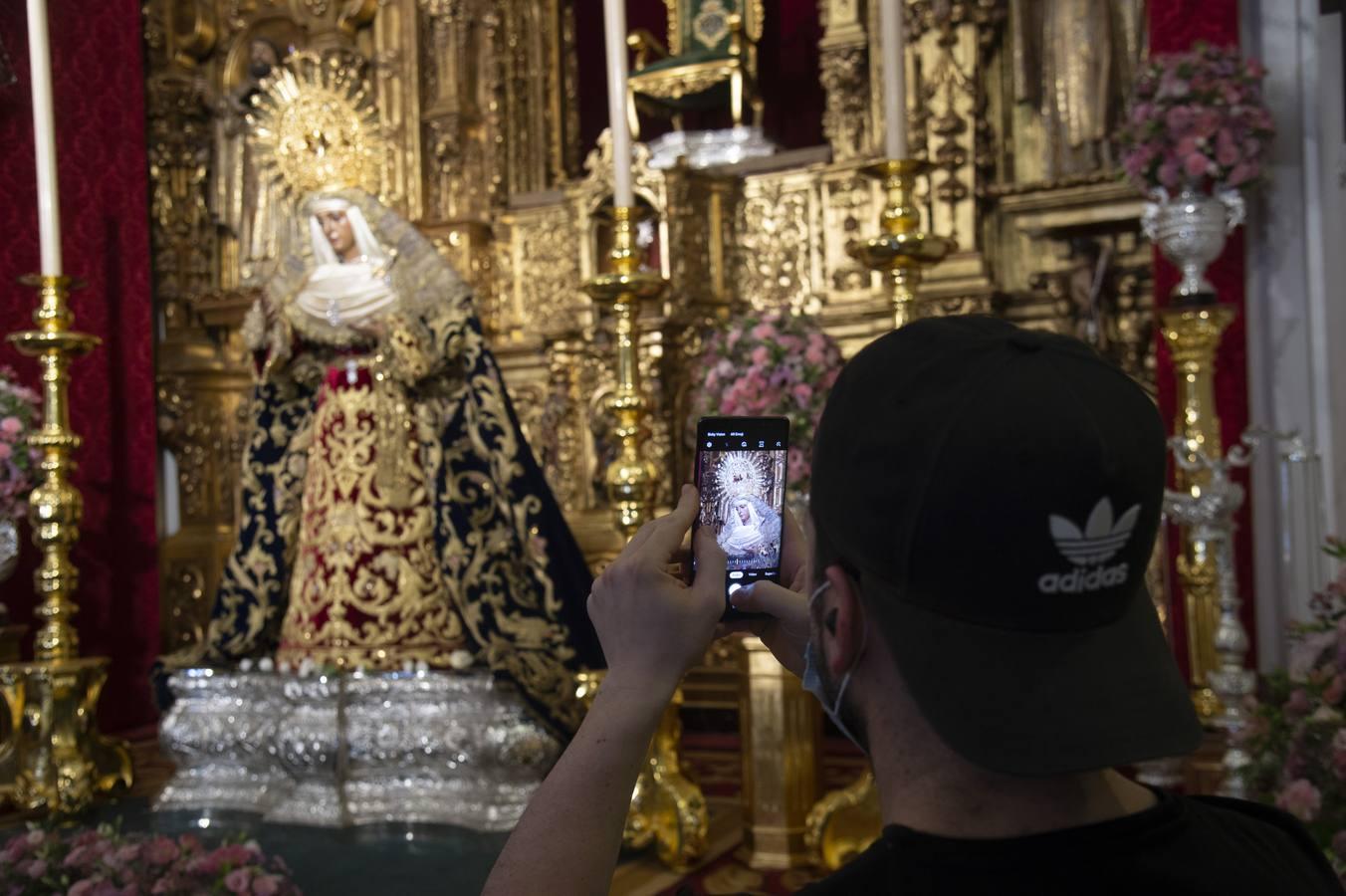 La Esperanza de Triana, en el día del aniversario de su coronación