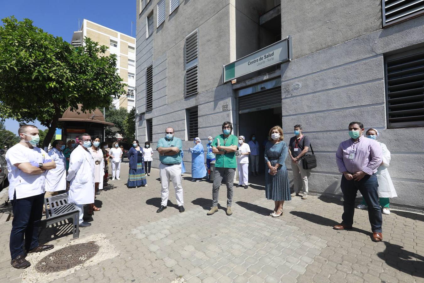 La protesta en el centro de salud de Carlos III de Córdoba por la agresión a un sanitario, en imágenes