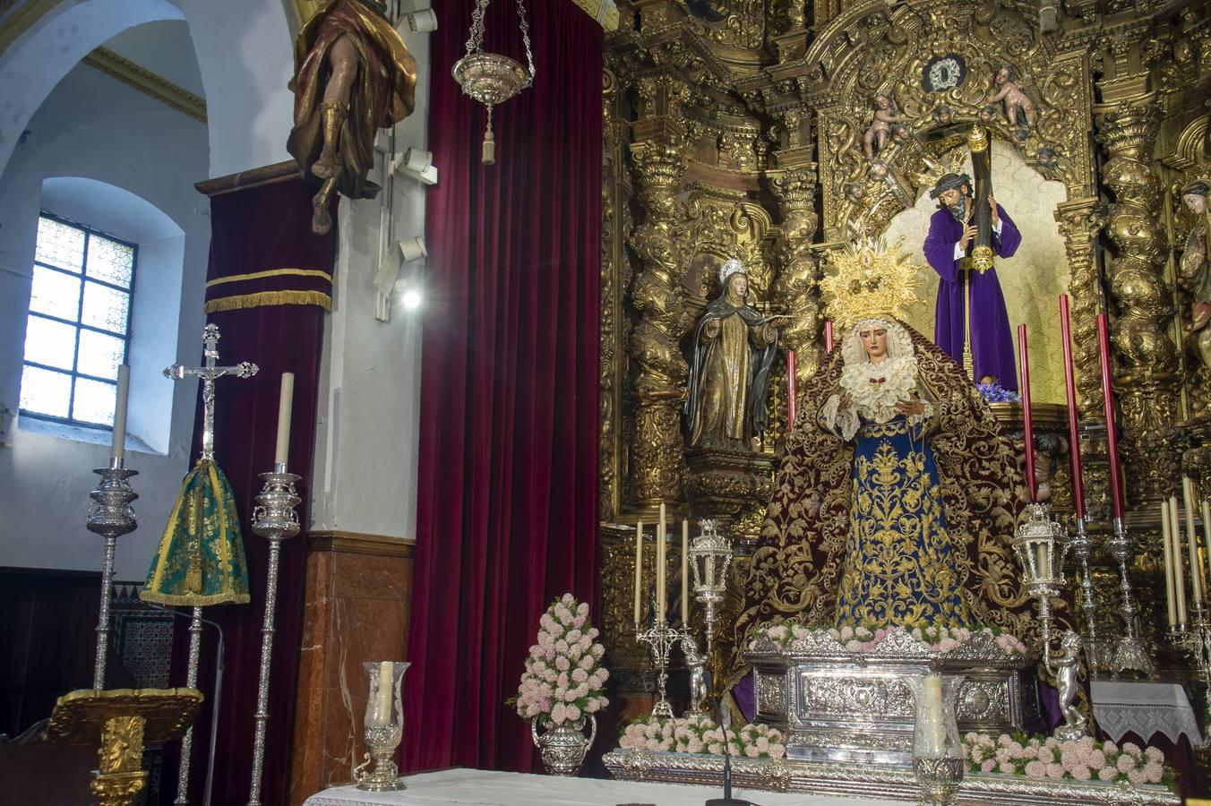 El altar del décimo tercer aniversario de la coronación de la Virgen de la O